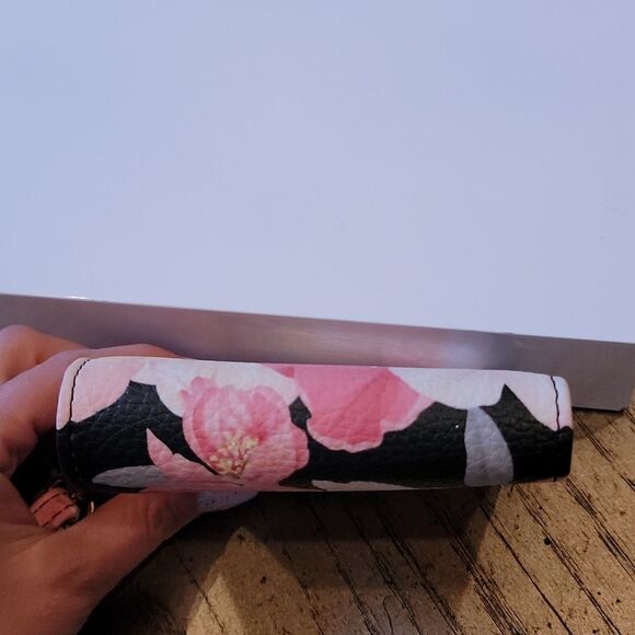 Floral wallet NWT by Steve Madden 💕🤍 - Picture 13 of 14